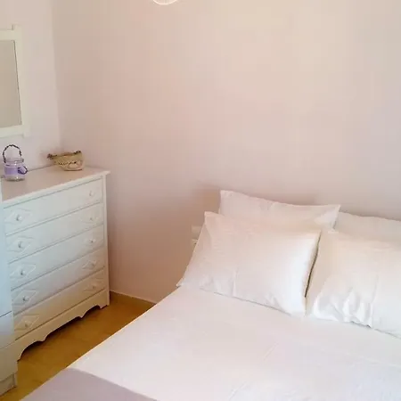 בית נופש Sea Whispers House *