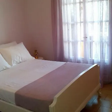 בית נופש Sea Whispers House אליקס