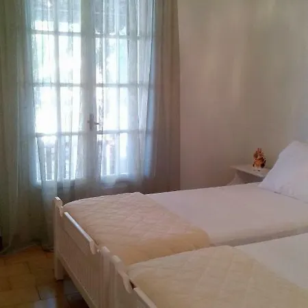 בית נופש Sea Whispers House *