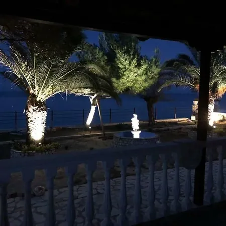 Sea Whispers House בית נופש *