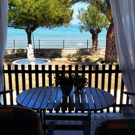 Sea Whispers House בית נופש *