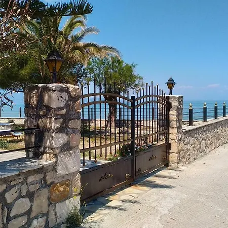 בית נופש Sea Whispers House