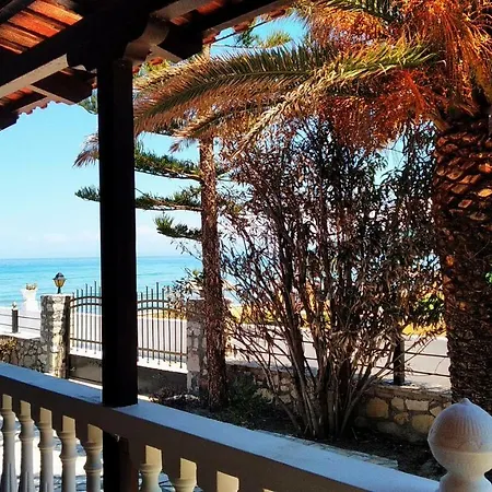 בית נופש Sea Whispers House אליקס