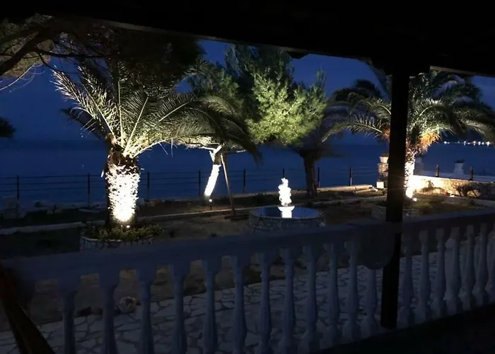 Sea Whispers House 펜션 *