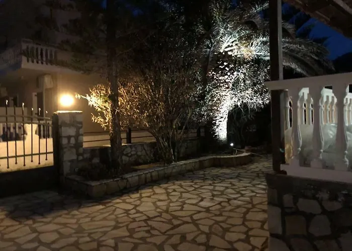 Sea Whispers House 펜션 *