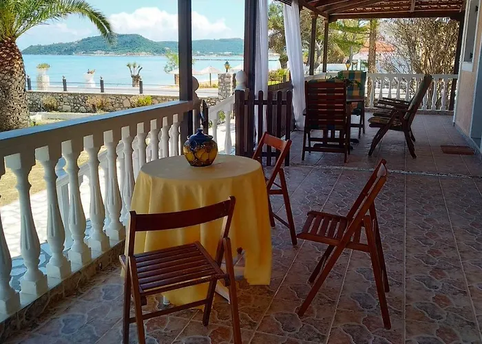 Sea Whispers House 펜션 *