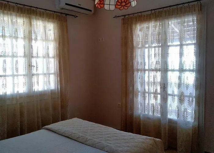 Sea Whispers House 펜션