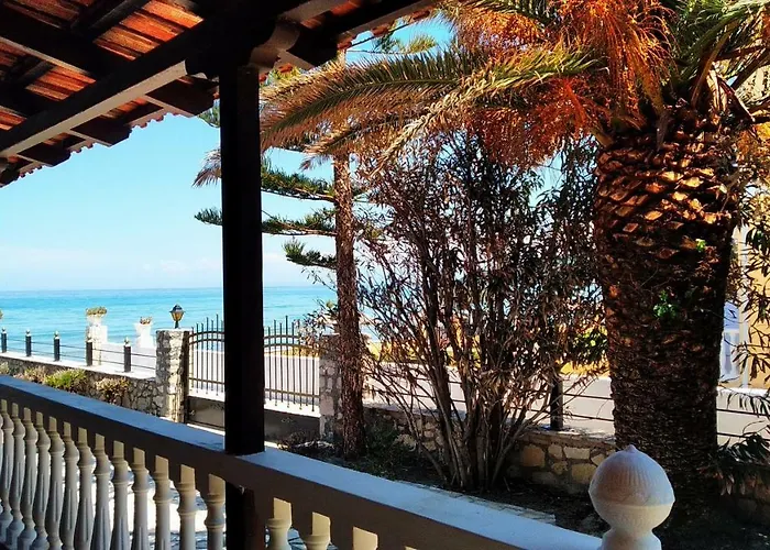 펜션 Sea Whispers House 알리케스